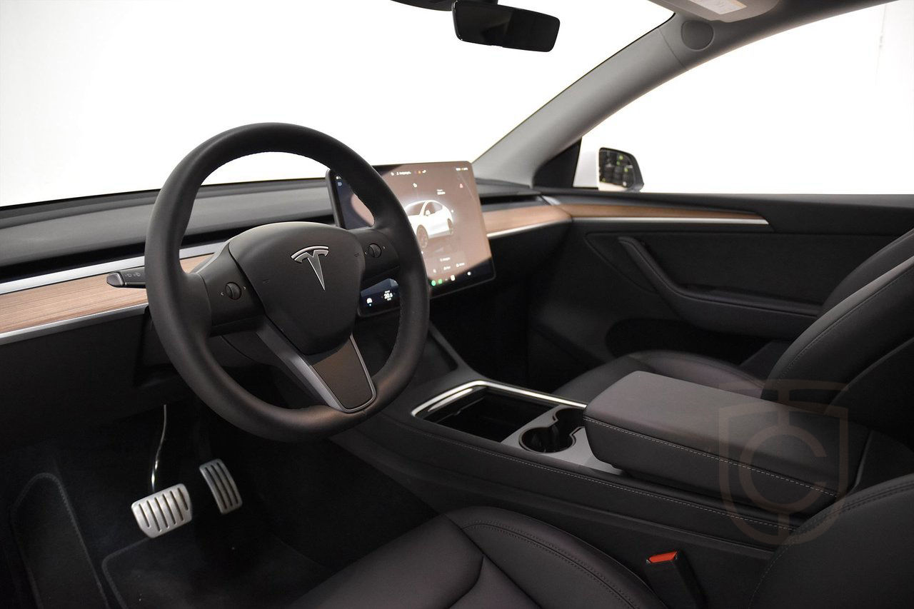 Tesla Model Y Performance AWD Pano