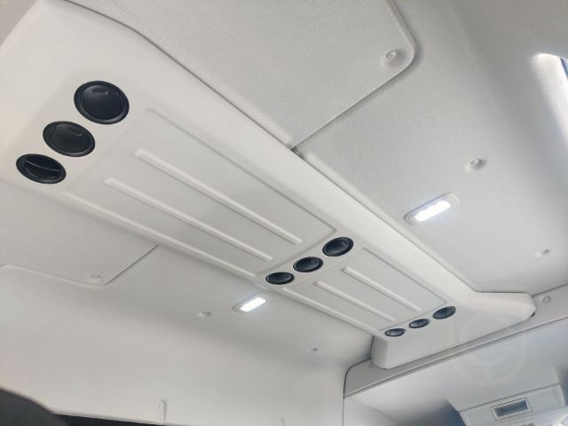 Volkswagen Crafter Kombi MR HD KLIMA V+H LED NAVI RFK PDC