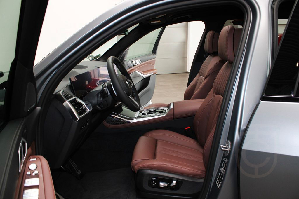 BMW X7 M60i M SPORT PAKET PRO/SKY-LOUNGE/FROZEN GREY