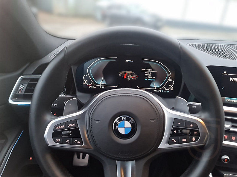 BMW 330e Limousine
