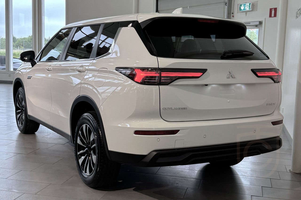 Mitsubishi Outlander Invite PHEV