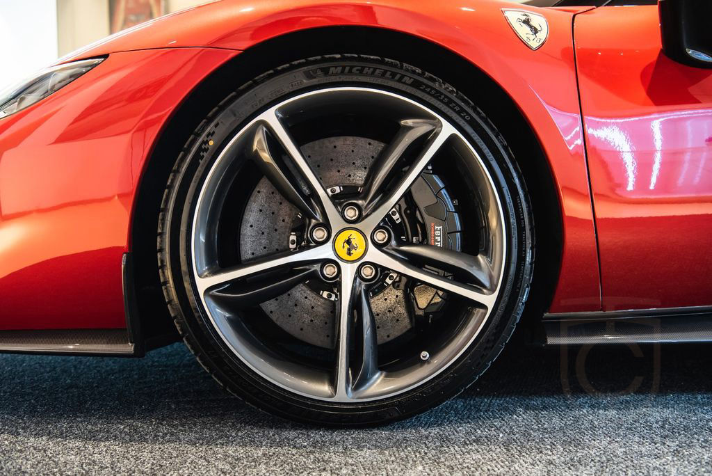 Ferrari 296 GTB *CARBON, FULL OPTIONS*