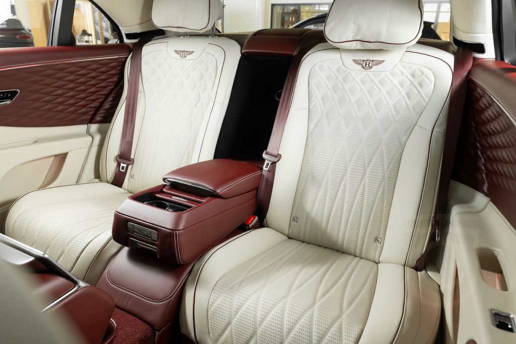 Bentley Flying Spur Azure V8 - Naim, Burgundy red