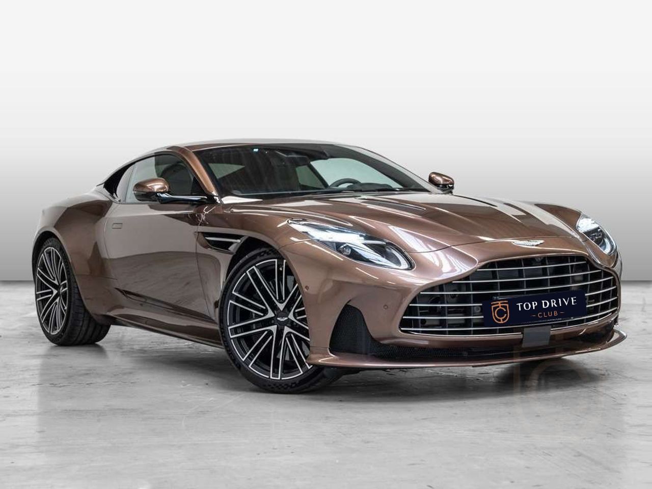 Aston Martin DB12 Magneto Bronze Carbon Bremse Bowers & Wilkins