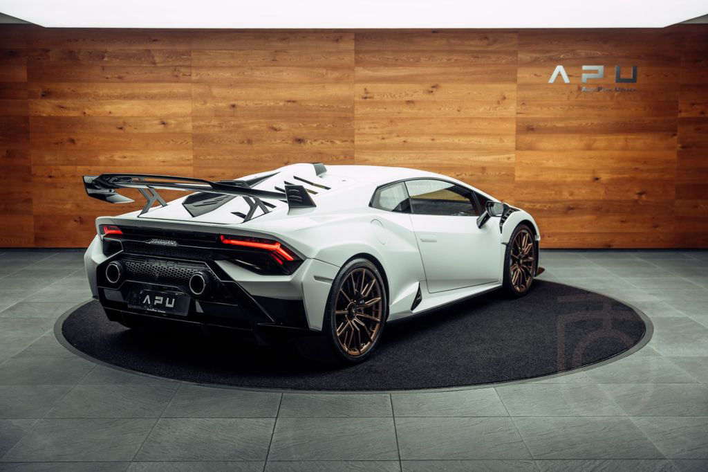 Lamborghini Huracán STO