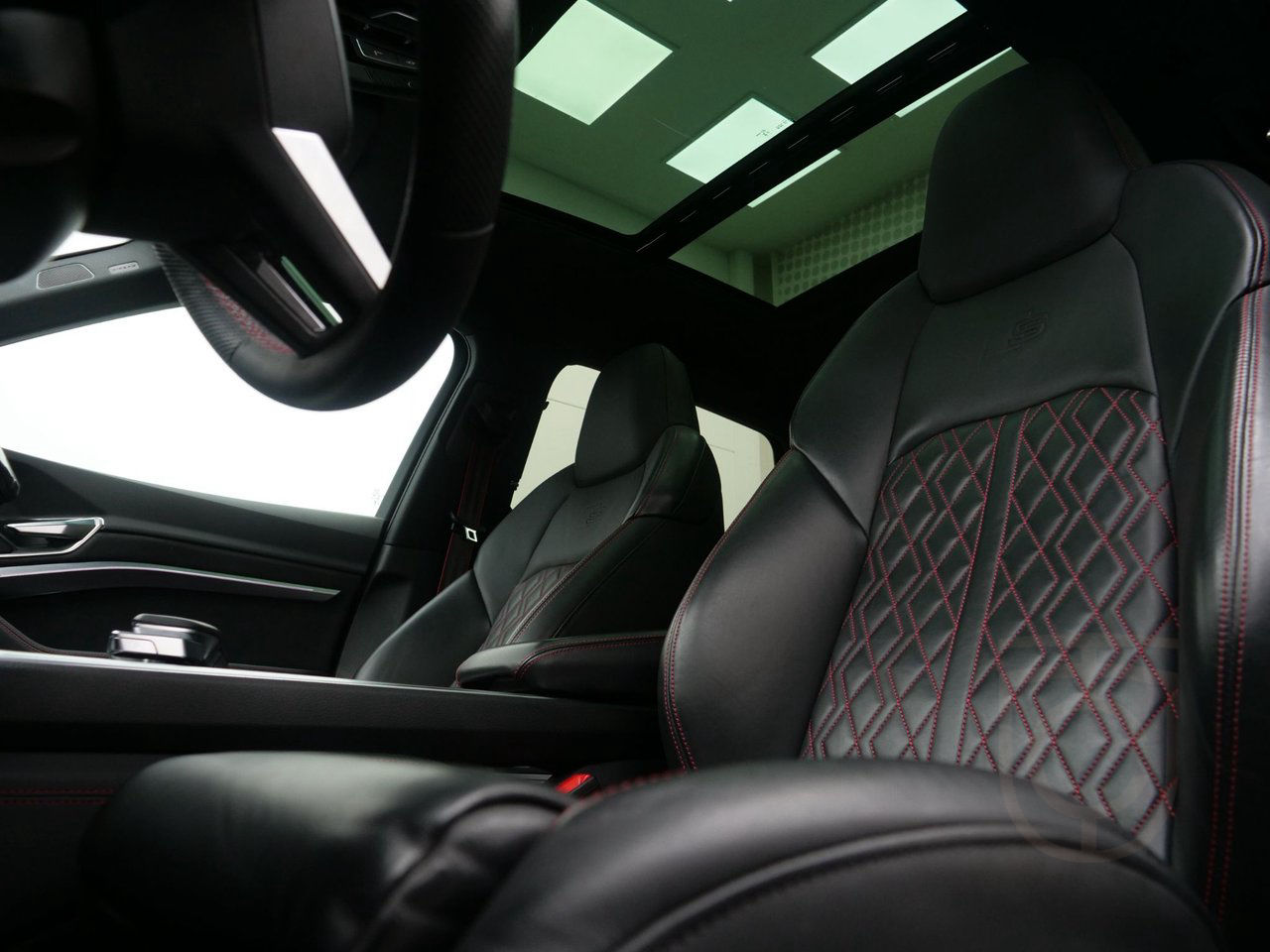 Audi Q8 55 e-tron Quattro S Line Pano