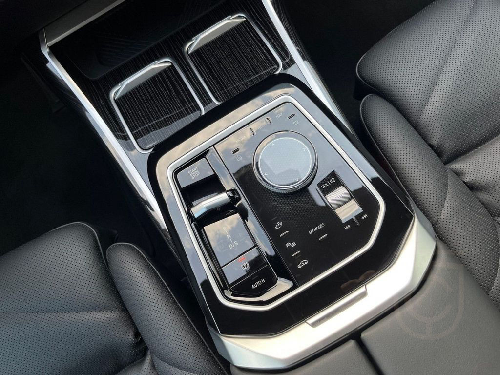 BMW 740d xD M Sport Fond-Ent SkyL AutobahnA StHz 21"