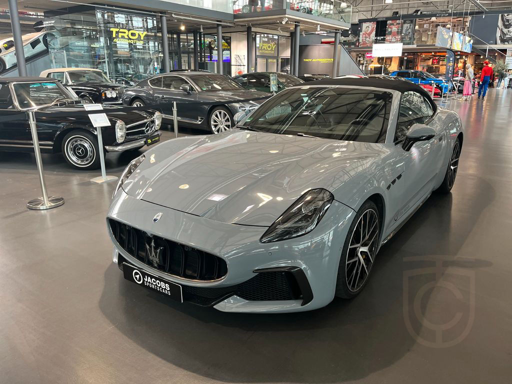 Maserati GranCabrio 3.0 V6 Trofeo Auto *Maserati Köln*
