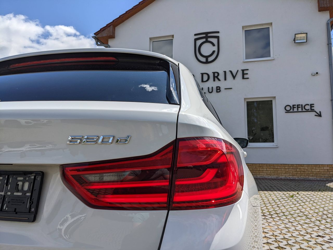 BMW 520d xDrive Touring Live Cockpit Driving Assistant Professional