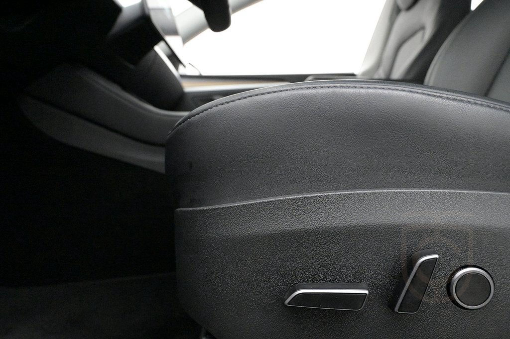 Tesla Model Y Standard Range RWD