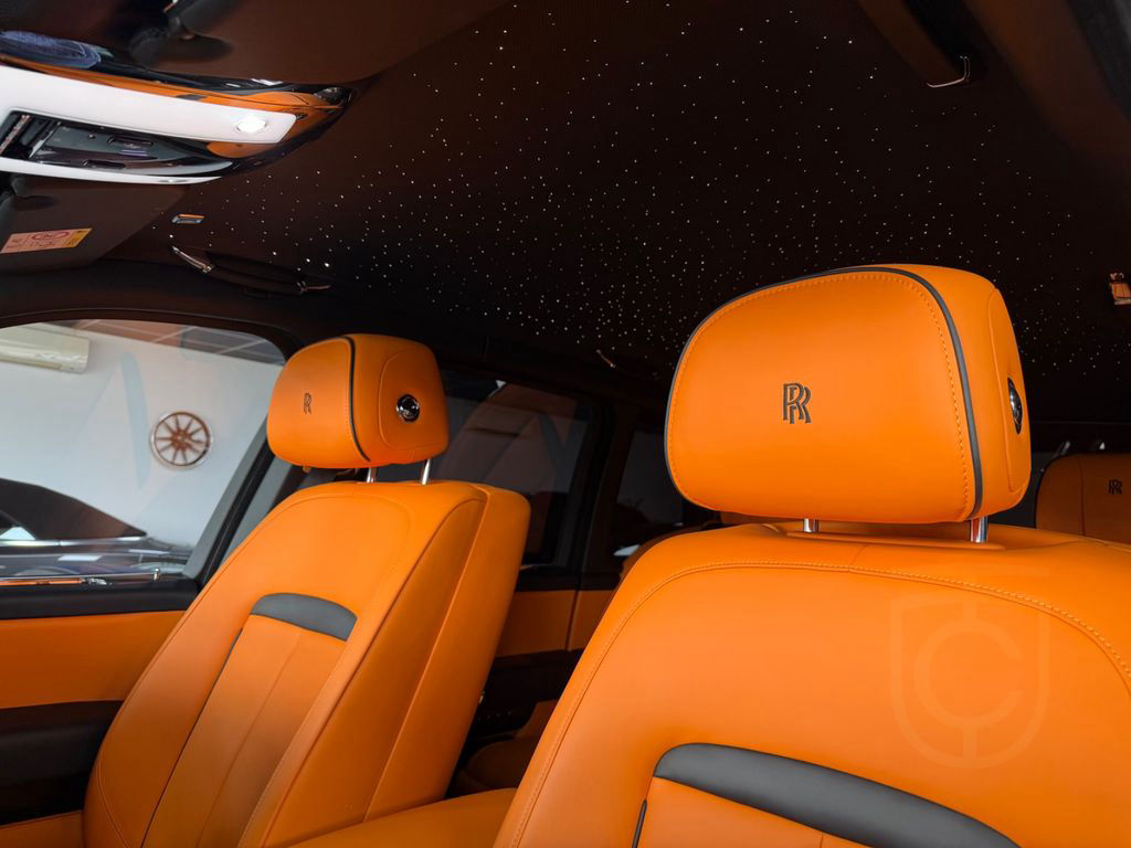 Rolls-Royce Cullinan- 4 seats- Bespoke- Starlight- Tables+TV