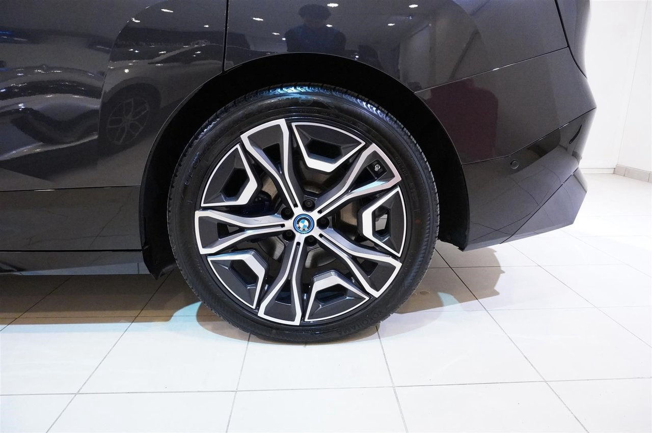 BMW iX xDrive50 Sportpaket Laserlights 22 Serviceavtal