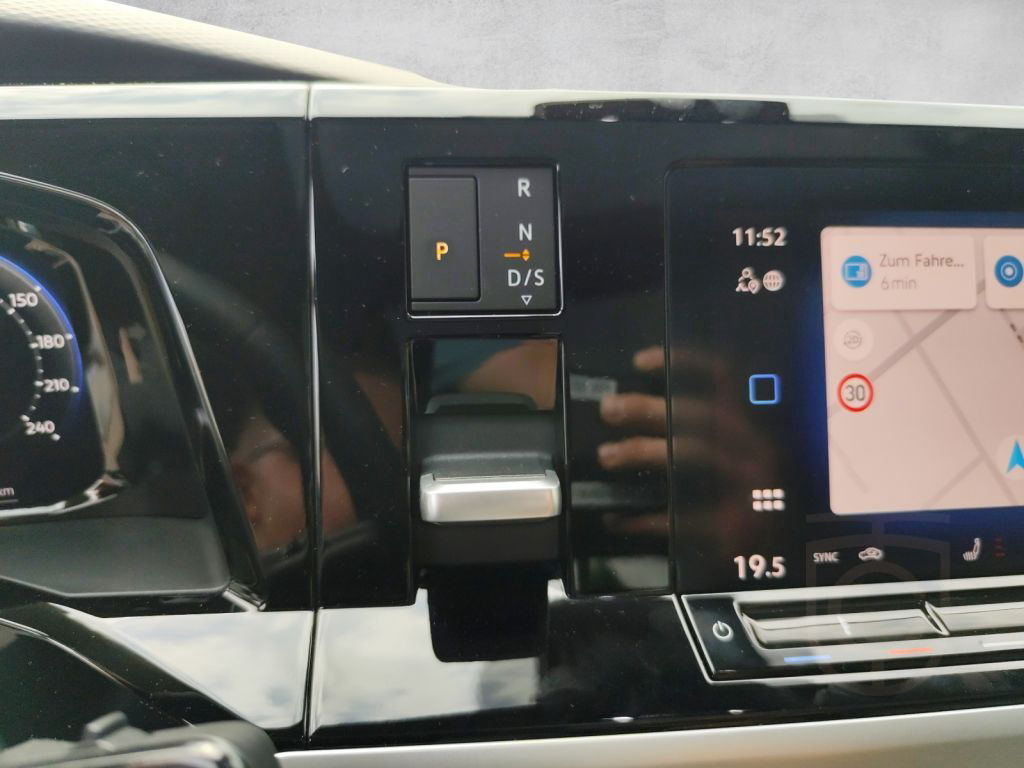 Volkswagen Multivan LÜ DSG Style Sthzg. Pano el.Sitze Navi