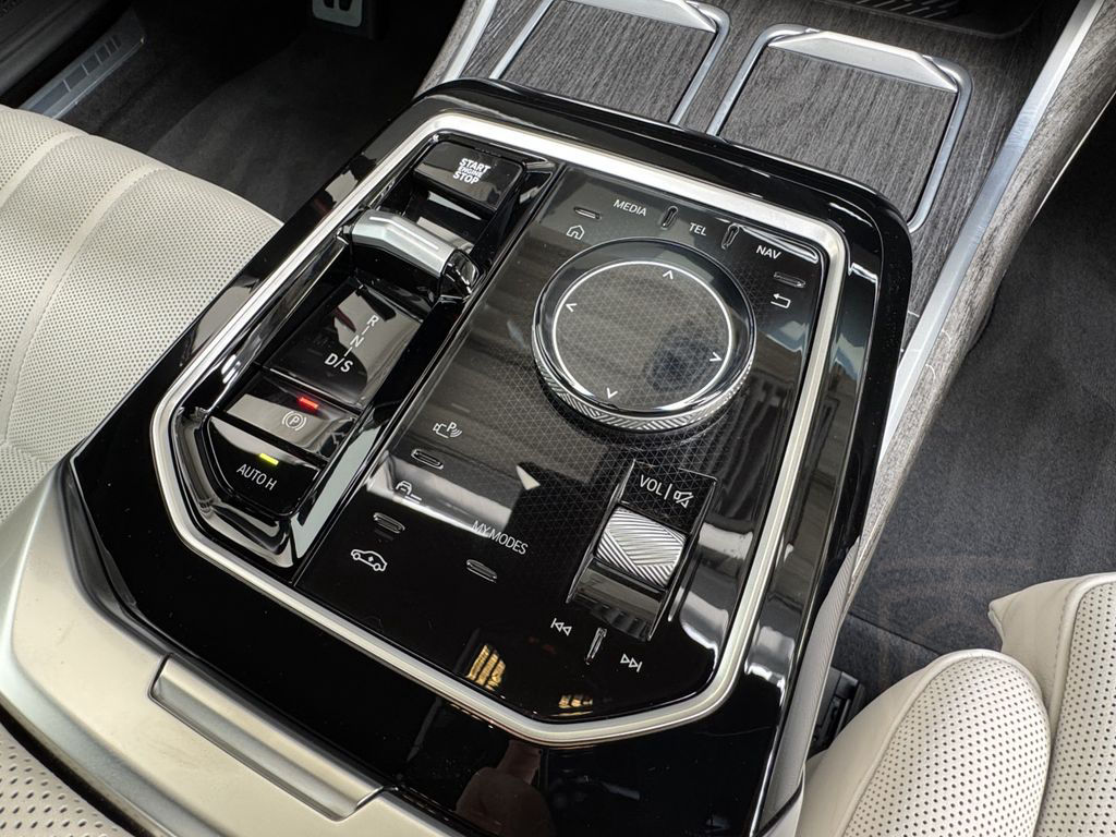 BMW M760 e xDrive Pro Executive Lounge Massage/Lüft.