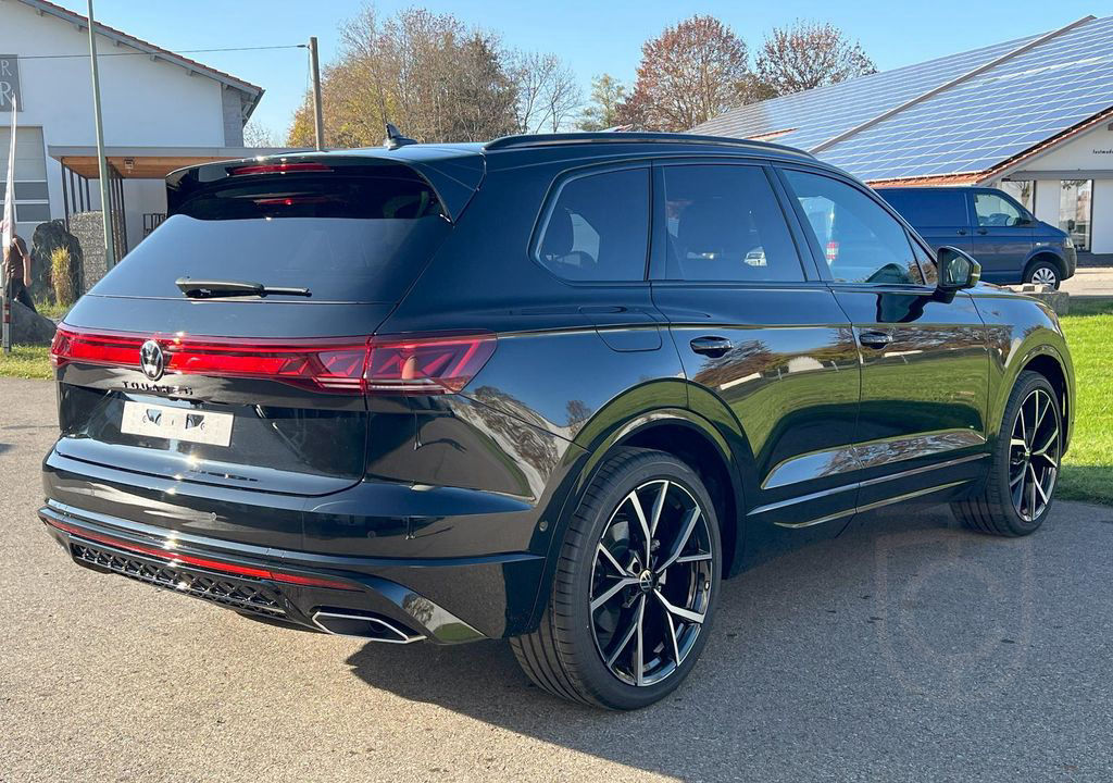 Volkswagen Touareg 3.0 TDI 4M R-Line AHK PANO DYNAUDIO