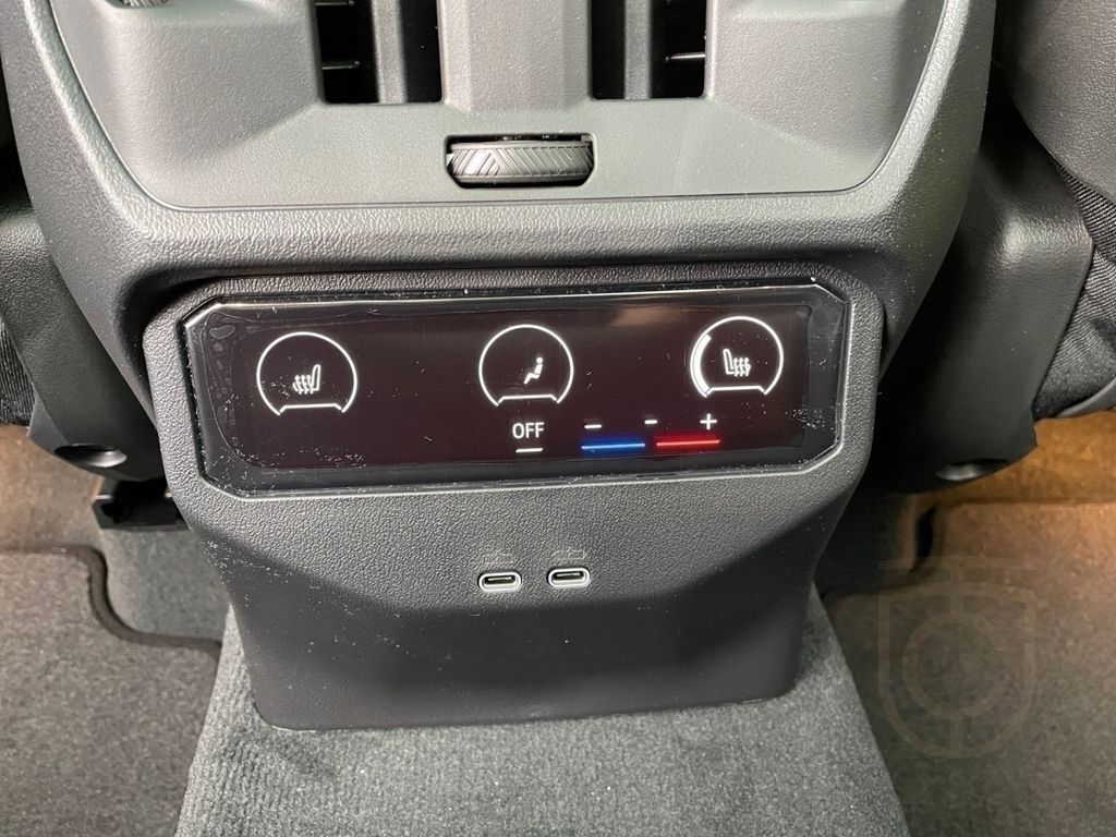 BMW X3 M50 xDrive ad.LED AHK KeyLess Pano DA+ H/K ak