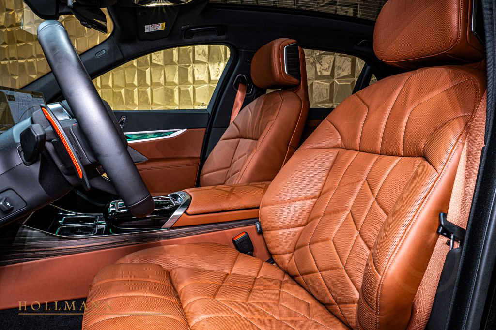 BMW M760e xDrive +SKY LOUNGE+M SPORT BRAKE SYSTEM+