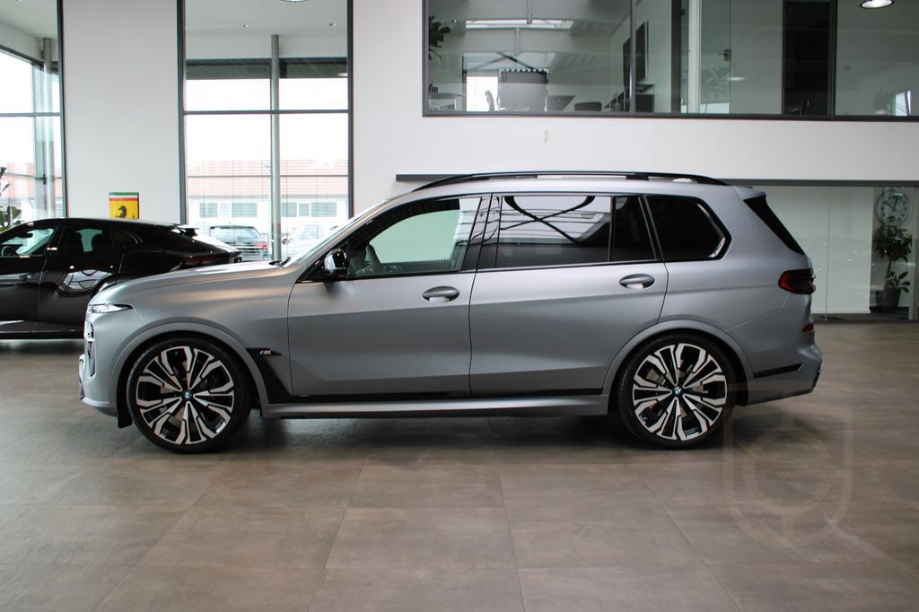 BMW X7 M60i M SPORT PAKET PRO/SKY-LOUNGE/FROZEN GREY