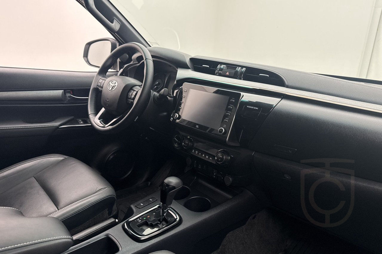 Toyota Hilux Invincible 2.8 4WD
