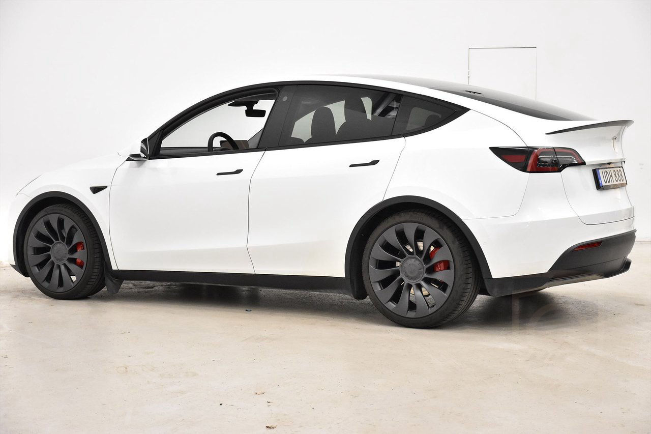 Tesla Model Y Performance AWD Pano