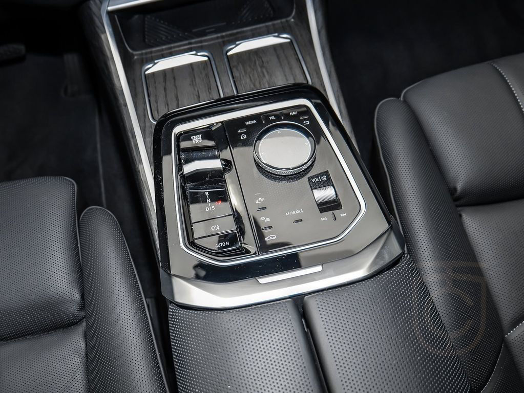 BMW 750e xDrive HUD PANO ACC 360°KAM RFK NAVI LED