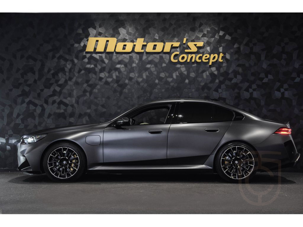 BMW M5 G90 Frozen Deep Grey Metallic