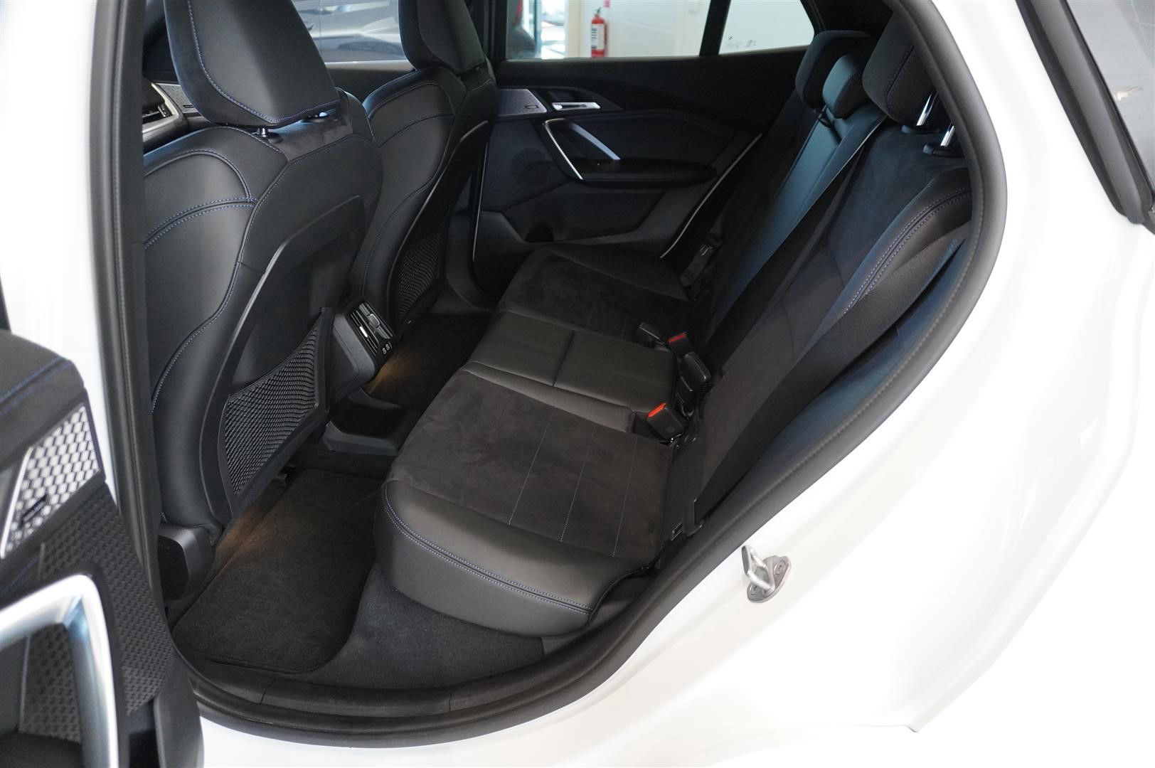 BMW iX2 xDrive30
