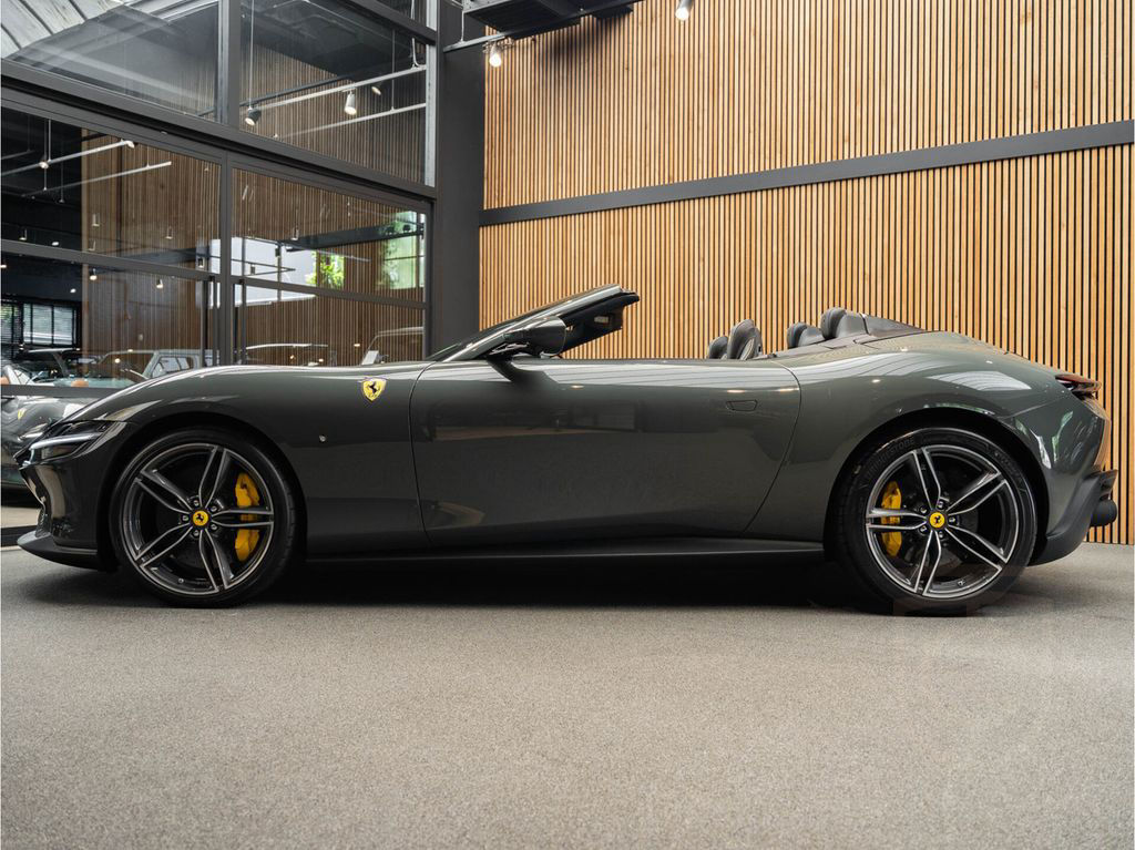 Ferrari Roma Spider Historic Colour Carbon 3.9 V8 Alcant