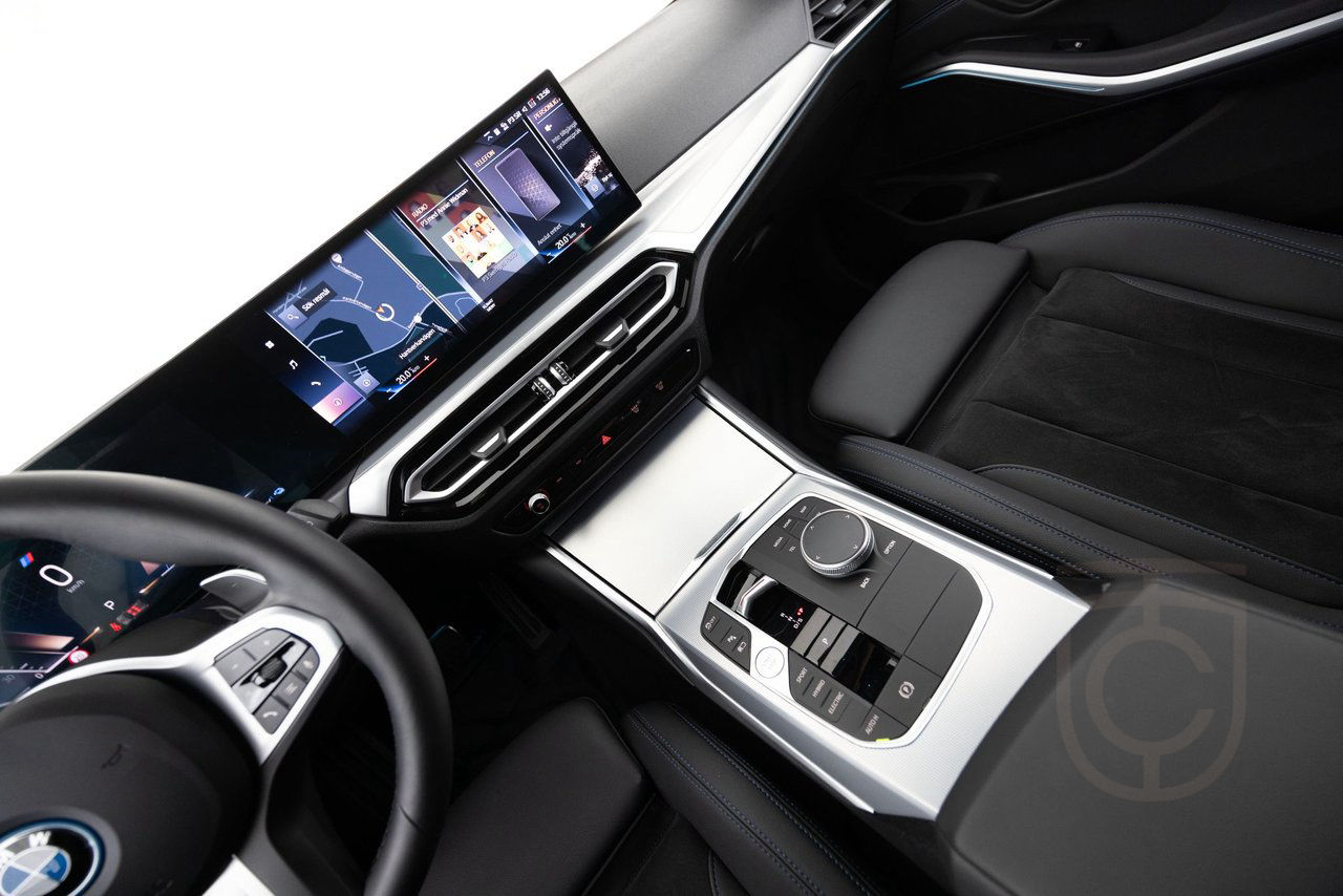 BMW 330e xDrive Touring M Sport