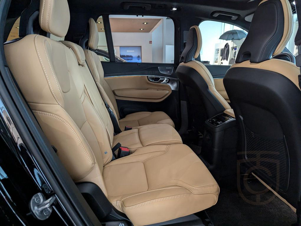 Volvo XC90 Ultra Dark Recharge Plug-In Hybrid AWD