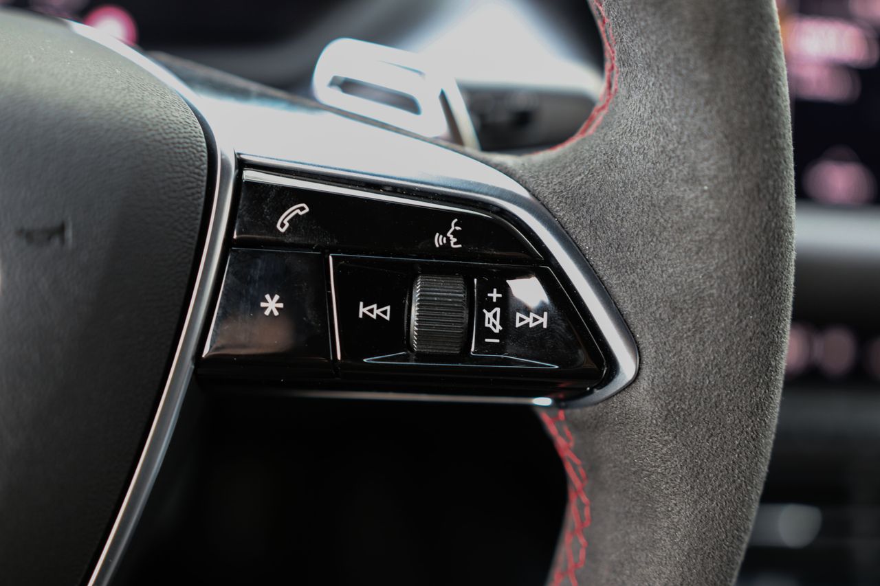 Audi RS e-tron GT/440kW/Masáž/HUD/Noční Vidění SKLADEM