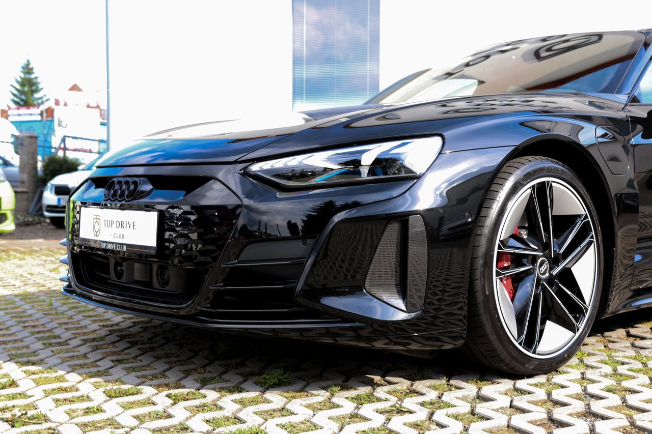 Audi RS e-tron GT/440kW/Masáž/HUD/Noční Vidění SKLADEM