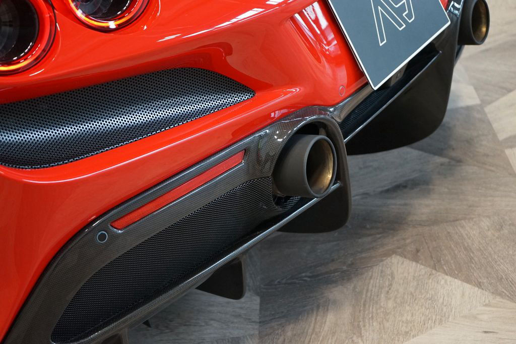 Ferrari F8*SPIDER*LIFT*CARBON*WARRANTY*295.372€ NETTO