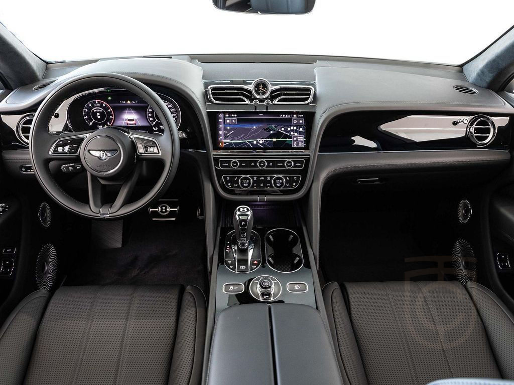 Bentley Bentayga V8 von BENTLEY MANNHEIM