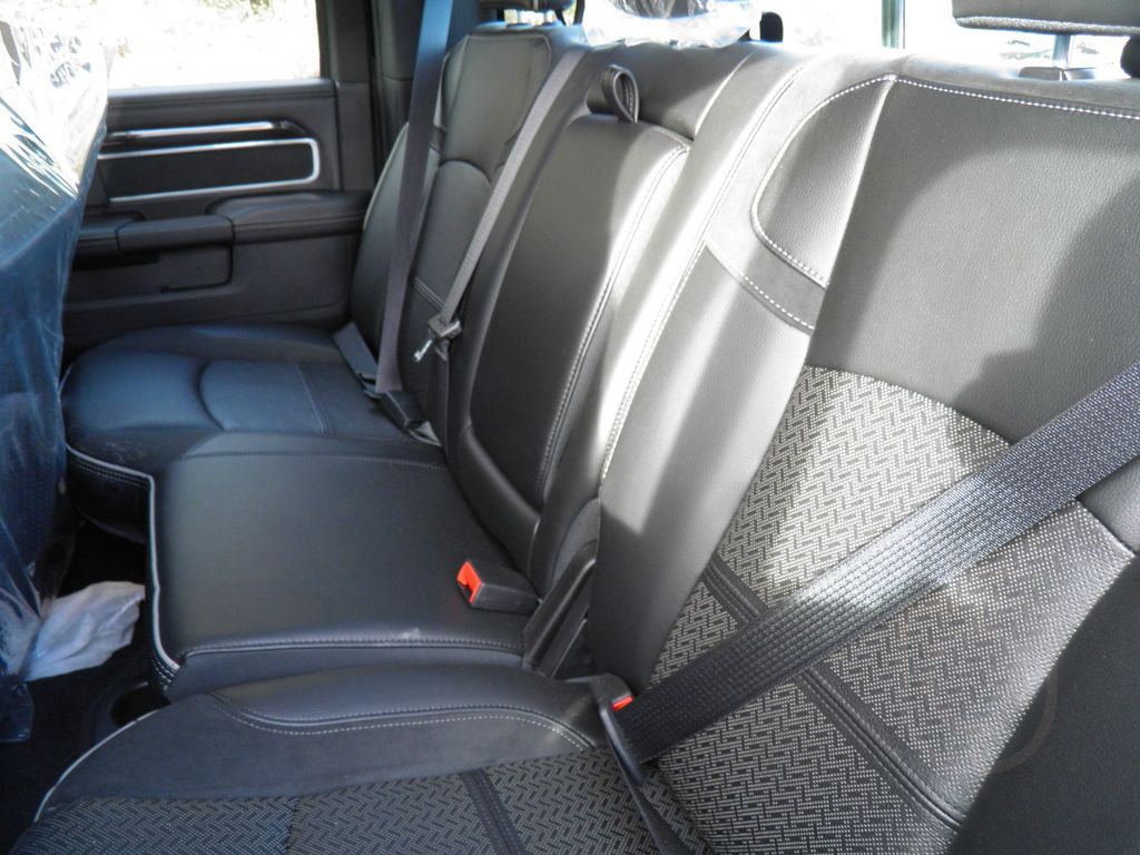 Dodge RAM 2500 CREWCAB 4X4 DIESEL NIGHT EDITION LARAMI