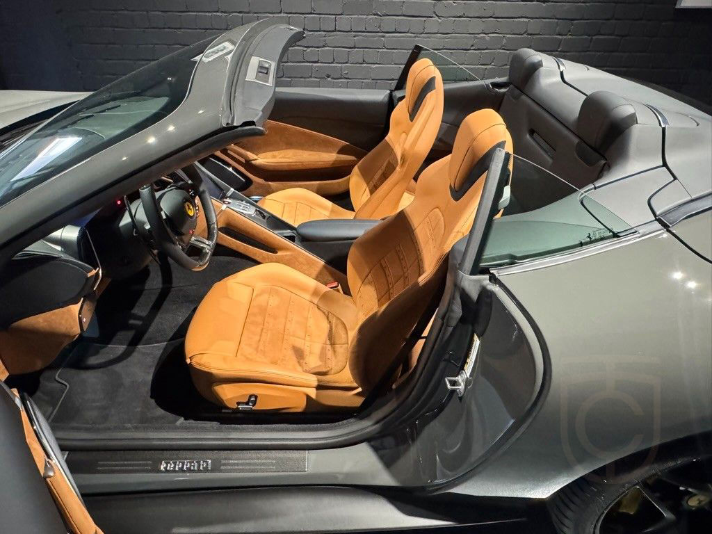 Ferrari Roma Spider / I Hand / 720 KM /