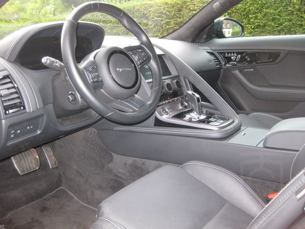 Jaguar F-Type P450 AWD 75