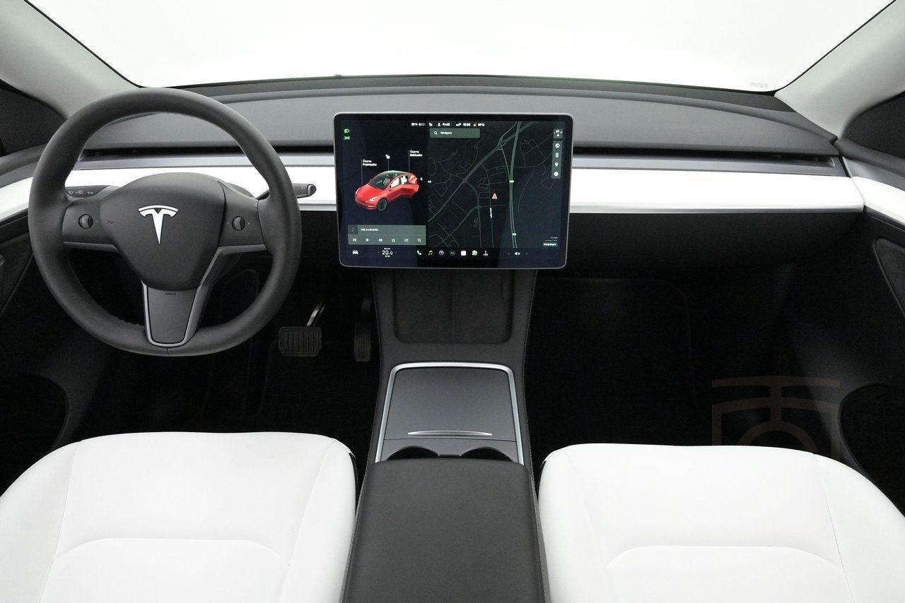 Tesla Model Y Long Range AWD Autopilot 20" Pano