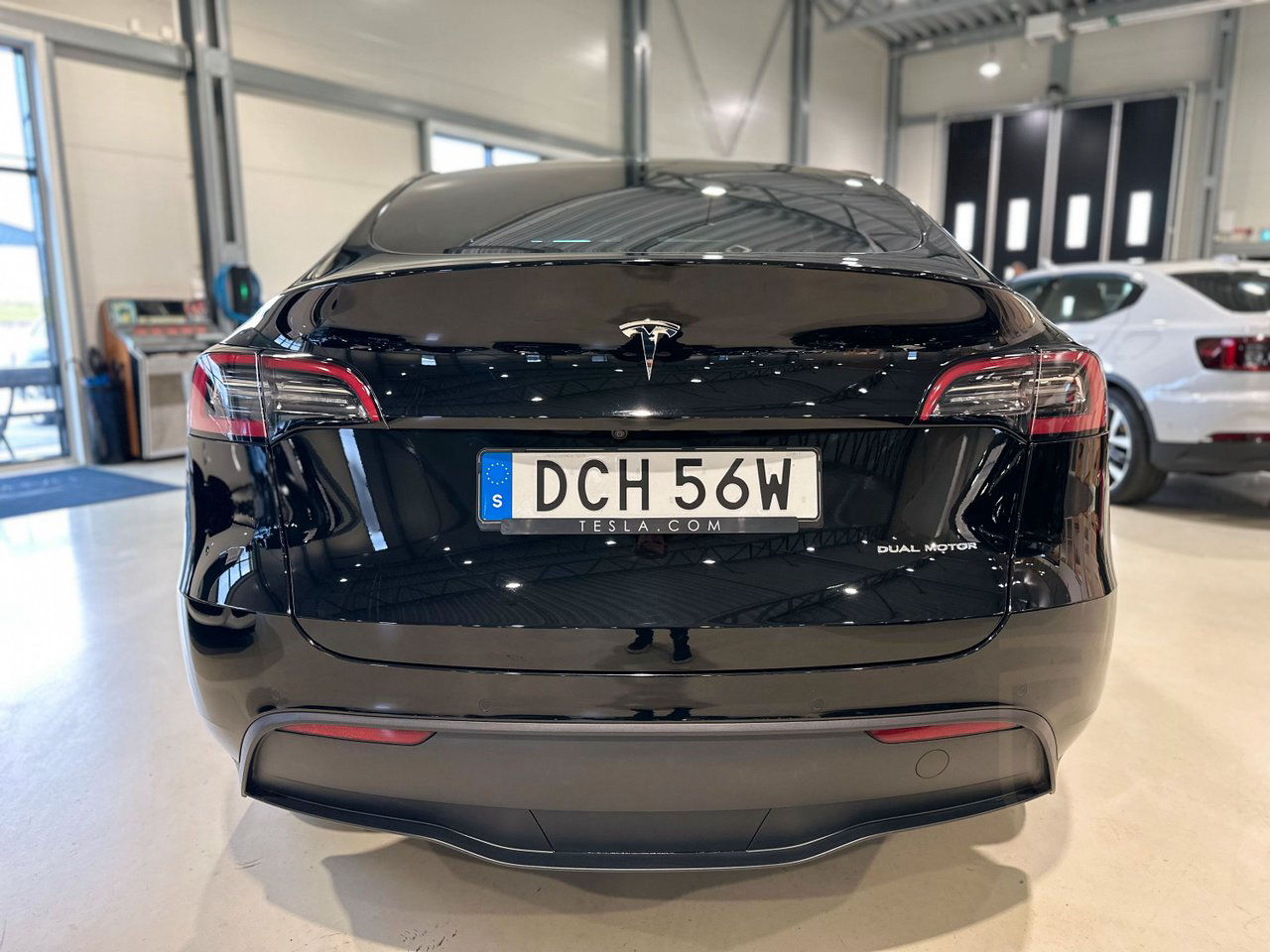 Tesla Model Y Long Range AWD,