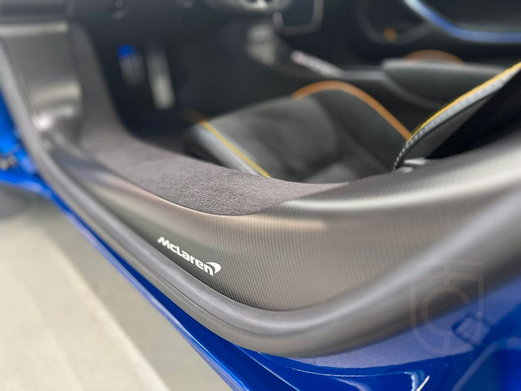 McLaren Artura / Aurora Blue / Full Carbon Fibre