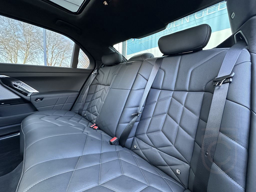 BMW M760e xDrive M Sport Autobahnas Autm.Tür Massage