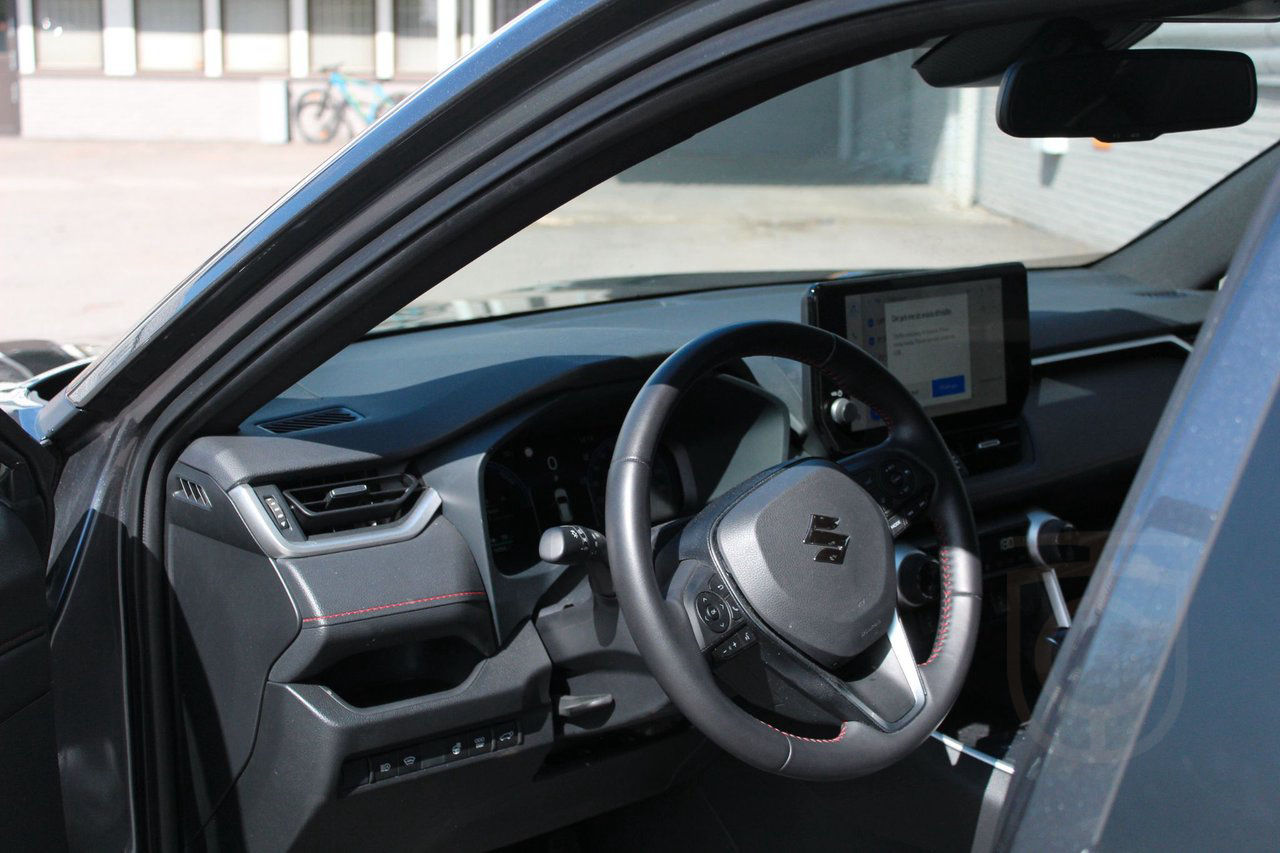 Suzuki Across 2.5 AWD E-CVT Inclusive