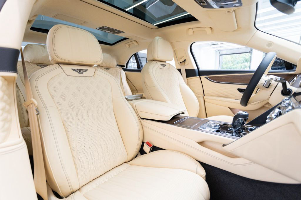 Bentley Flying Spur Azure V8