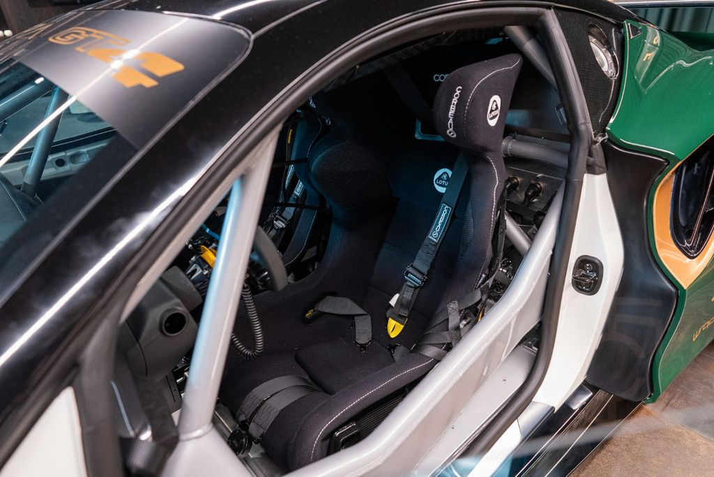 Lotus Emira GT4 RACECAR