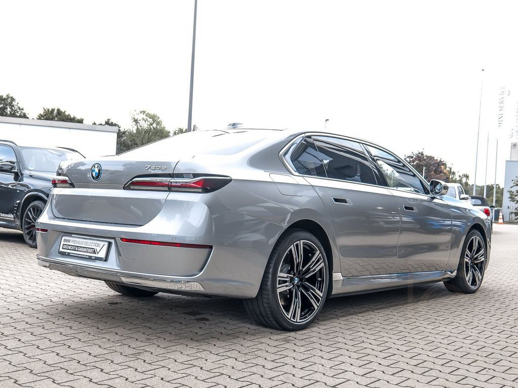 BMW 750e xDrive HUD PANO ACC 360°KAM RFK NAVI LED