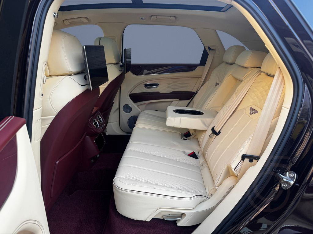 Bentley Bentayga AZURE V8 - MY25 - BENTLEY BERLIN -
