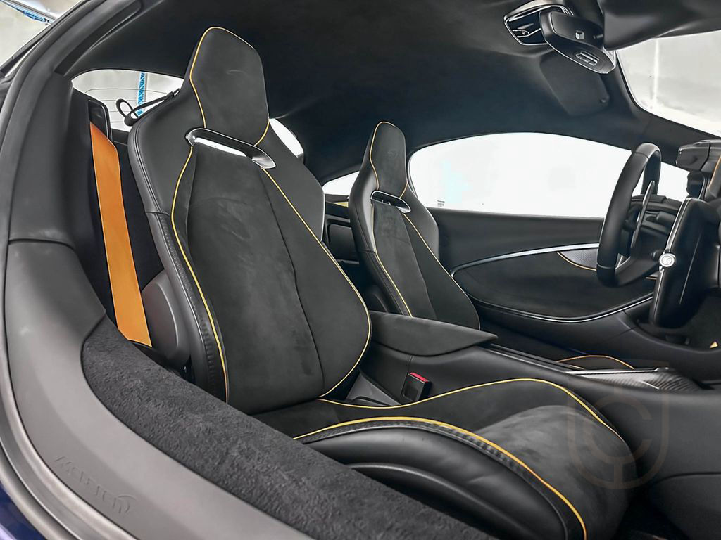 McLaren Artura Performance - McLaren Milano