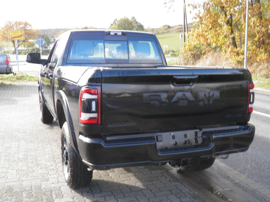 Dodge RAM 2500 CREWCAB 4X4 DIESEL NIGHT EDITION LARAMI