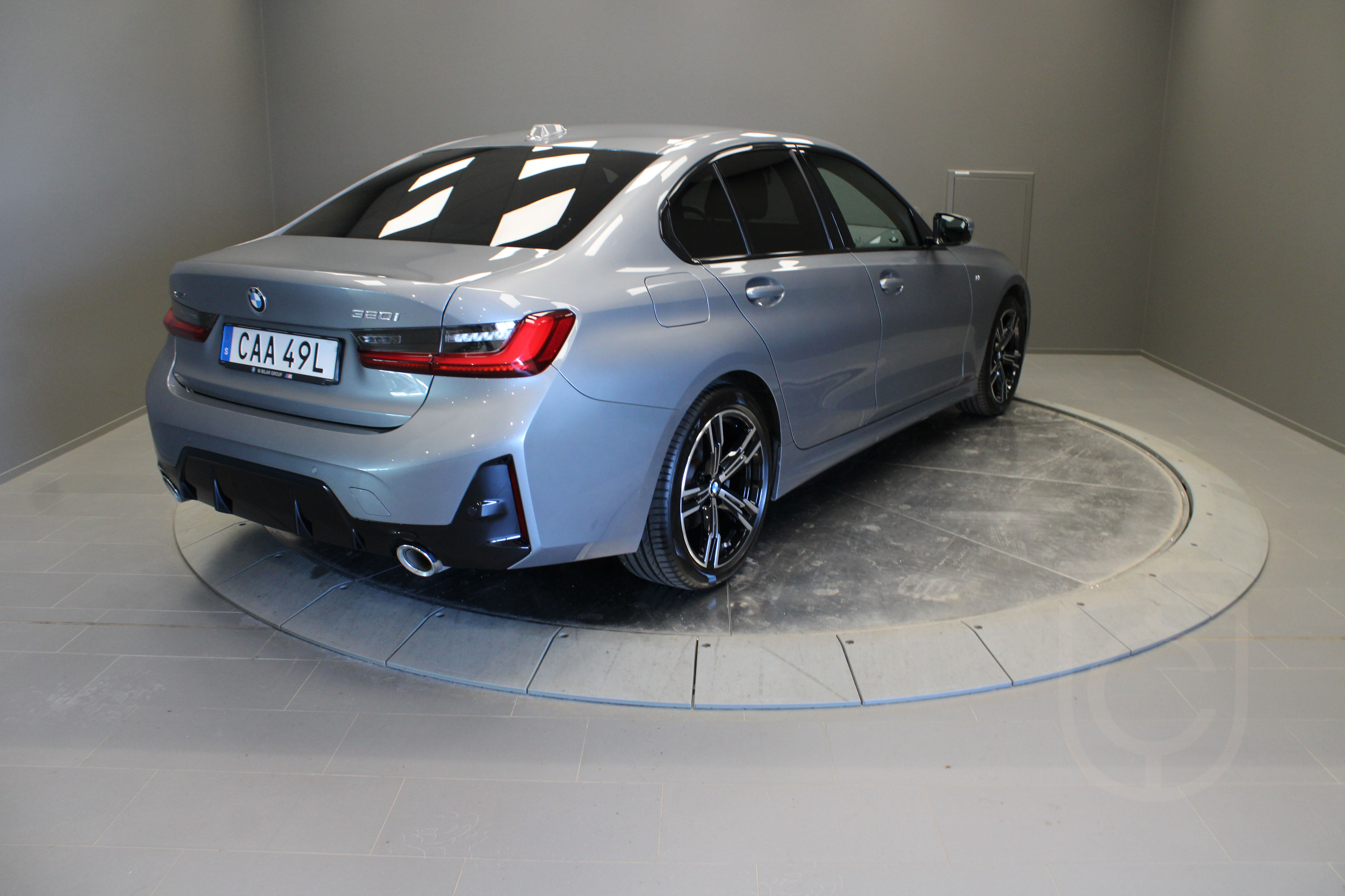 BMW 320i xDrive Sedan