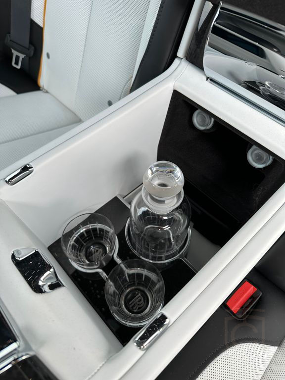 Rolls-Royce Cullinan Black Badge MEGA OPTIONS !!
